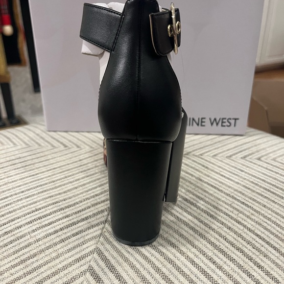 Nine West Natural Multi Fabric Size 7 Women’s Heels. New in Box. - Picture 3 of 5